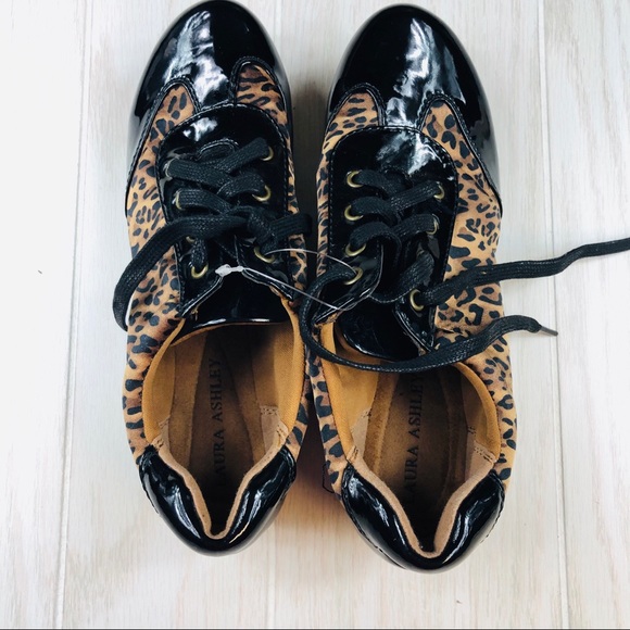 🚨HP!! leopard print Laura Ashley shoes NWOT - Picture 2 of 6